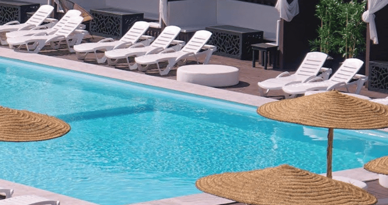 alt="piscine polyester rabat"