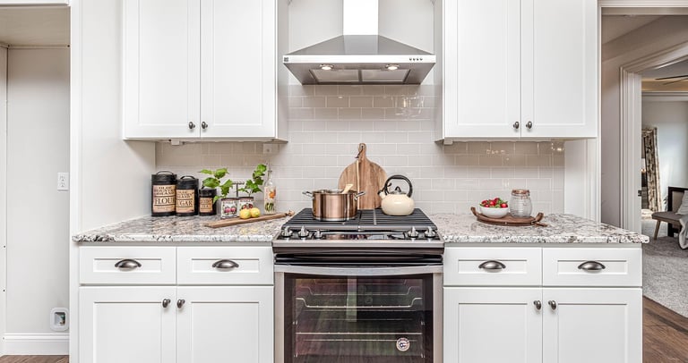 Modern modular kitchen carpentry design in Gurugram