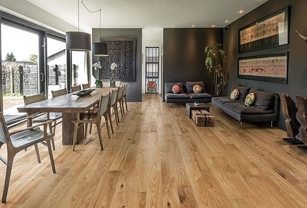 rénovation et ponçage de parquet pin faite par chantiers express