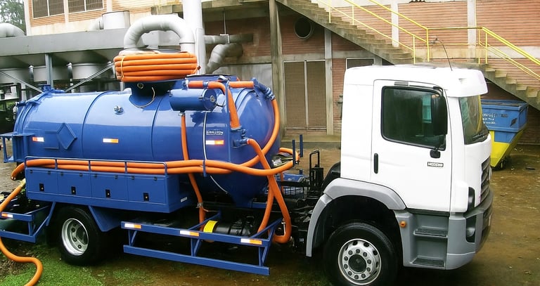 CAMINHÃO DE SUCÇÃO