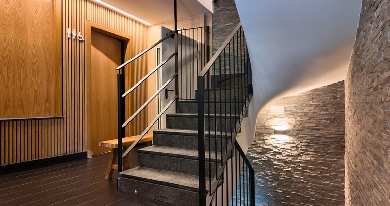 Escaleras del Hotel Focus en el Pas de la Casa, Andorra. En los Pirineos