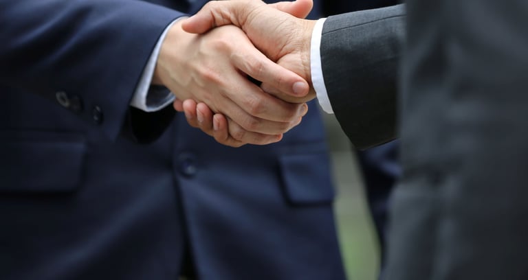2 senior executive shaking hands