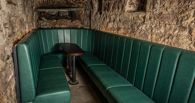 underground close in Edinburgh transformed into a whisky tasting room