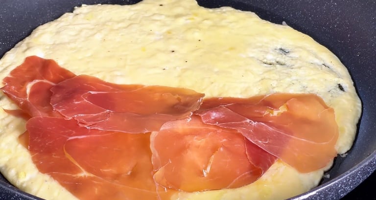 Aggiungi il ripieno per l'omelette salata