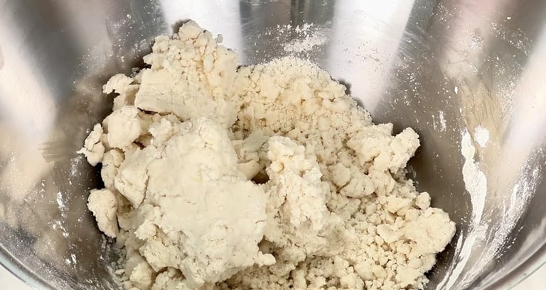 Impasta fino a ottenere un composto liscio e non appiccicoso