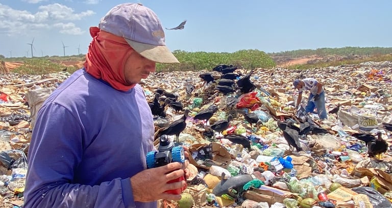 Catadores no lixão de Trairi