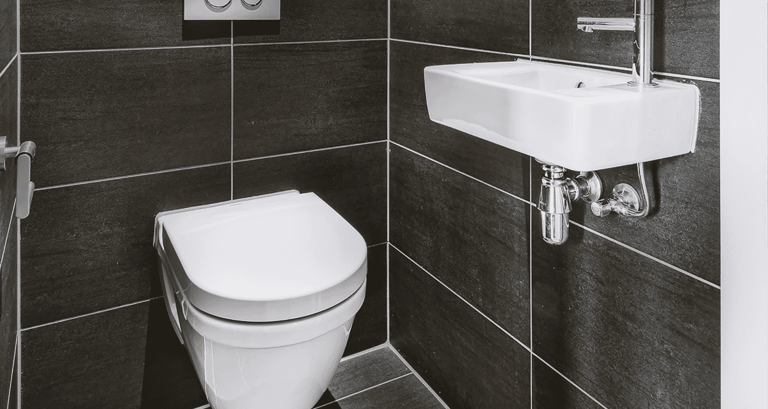 Commercial washroom cleaning and sanitation services in Durham Region