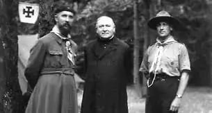 photo illustrant la vie du Père Sevin avec Jacques Sevin, le Chanoine Cornette et Édouard de Macédo