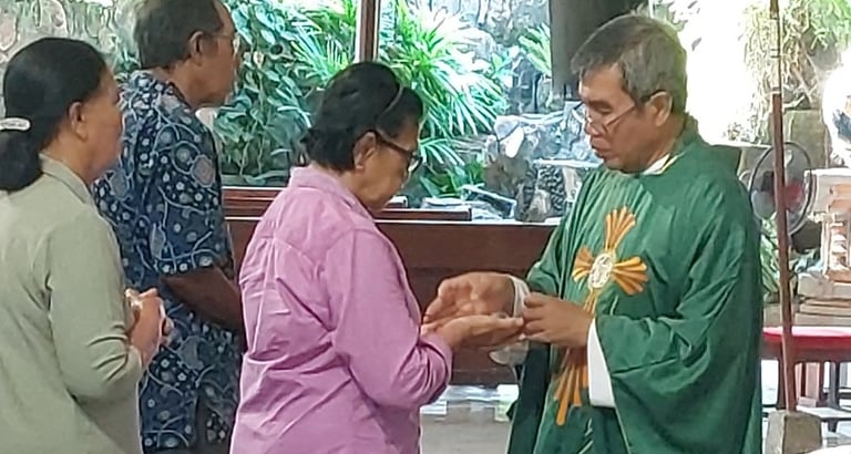 Penerimaan Komuni Kudus di acara ulang tahun SIMONA I