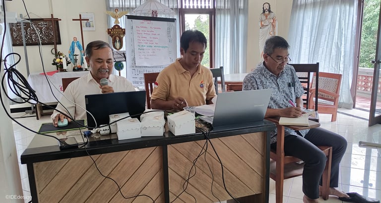 Pastor Paroki bersama Sekretaris Paroki Tuka