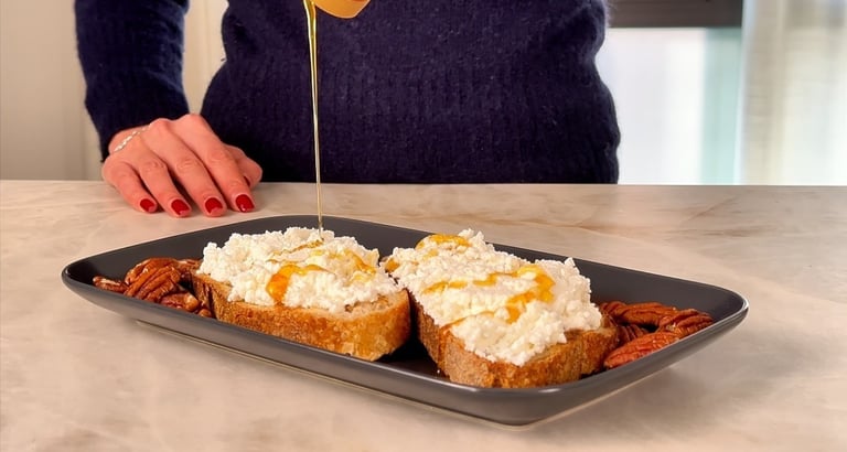 Assembla la bruschetta dolce