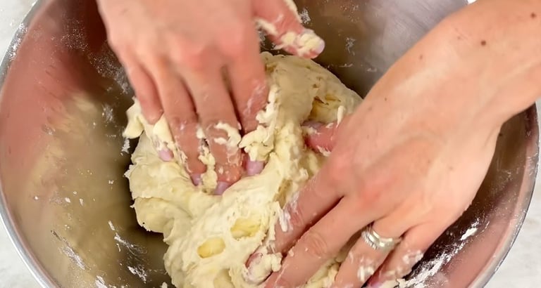 Mescolare fino ad ottenere un impasto omogeneo