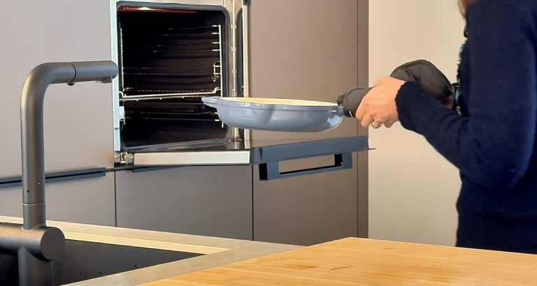 Scalda la padella in forno per circa 5 minuti