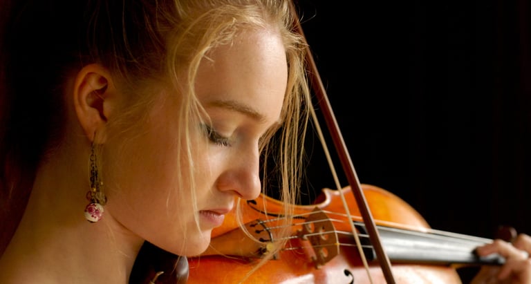 Charlotte Rowan, British violinist headshot