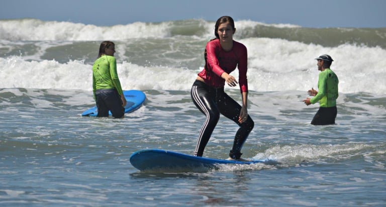 Escola de surfe Sabrina Carrijo
