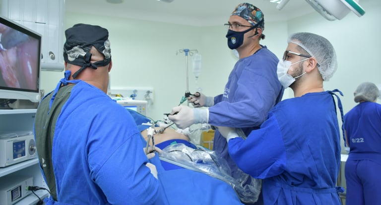 fazendo cirurgia geral