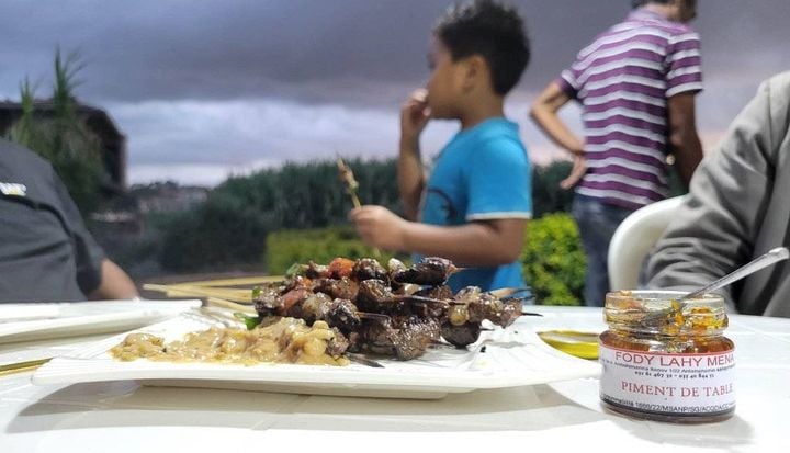 Piment de table malagasy, sakay Fody Lahy Mena, composé de baie rose de Madagascar et du pili pili 