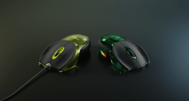 Razer BoomSlang original (izquierda) y Razer Boomslang 20th Anniversary Edition (derecha)