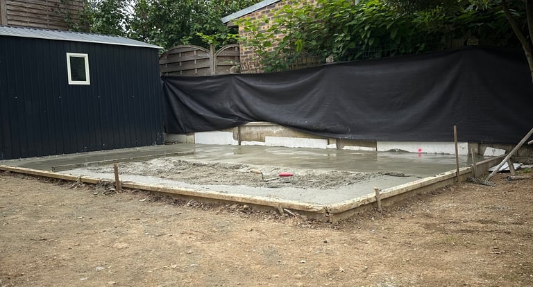 Création d'une dalle béton dans un jardin