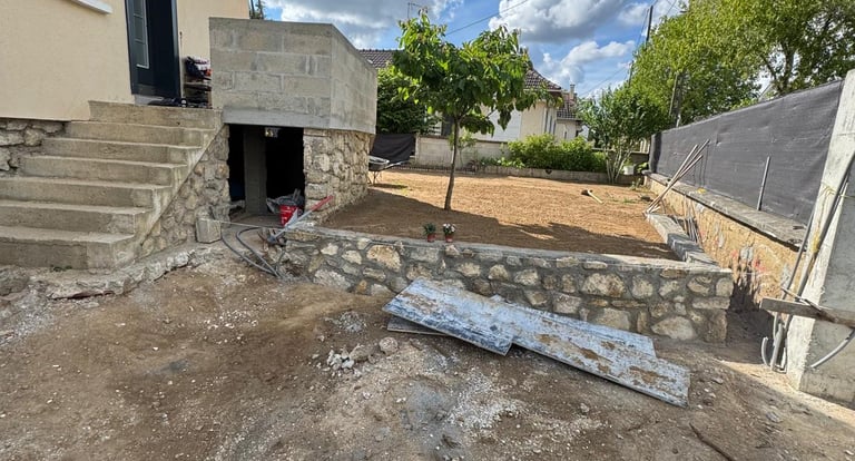 Remise à niveau du terrain extérieur d'une maison de ville