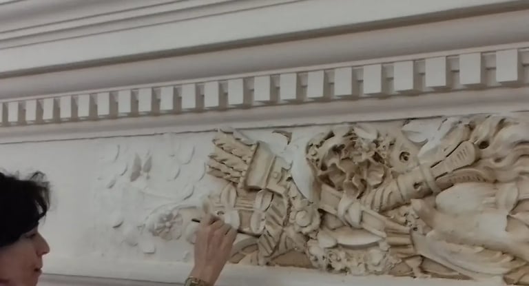 Proceso de restauración del Salón Blanco de la Gobernación de Santa Fe en Rosario realizado por Almapiedra.