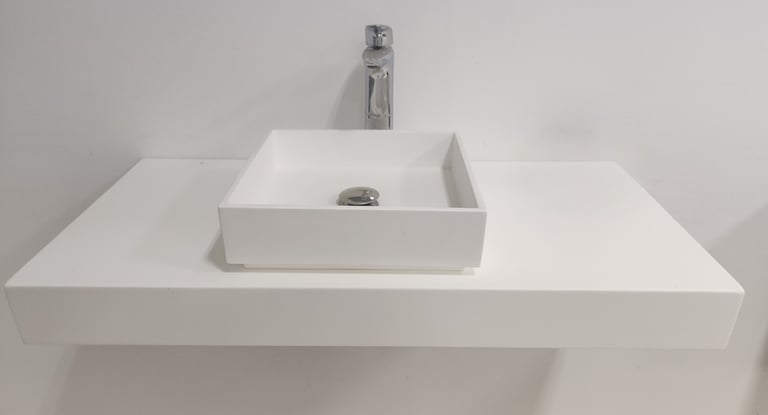 ΒΑΣΗ ΝΙΠΤΗΡΑ ΤΟΙΧΟΥ ΜΠΑΝΙΟΥ ΕΠΙΤΟΙΧΙΑ SOLID SURFACES