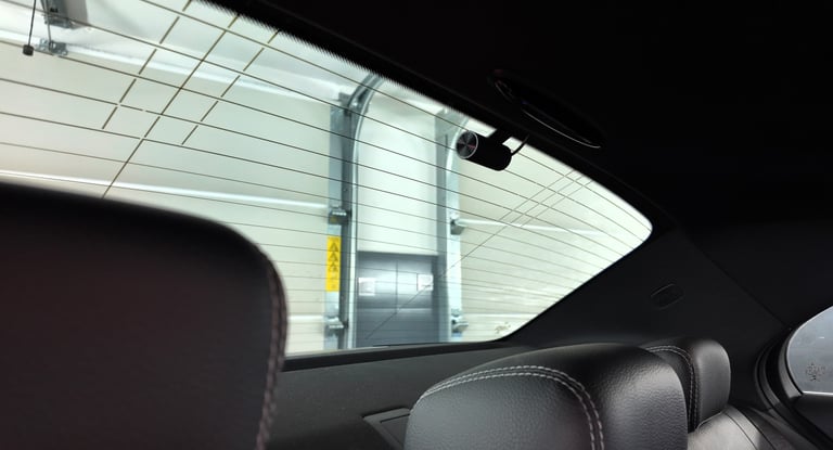 Dyskretny montaż tylnej kamery 70Mai