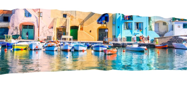 Foto da Costa Amalfitana com o mar azul do Mediterrâneo ao fundo
