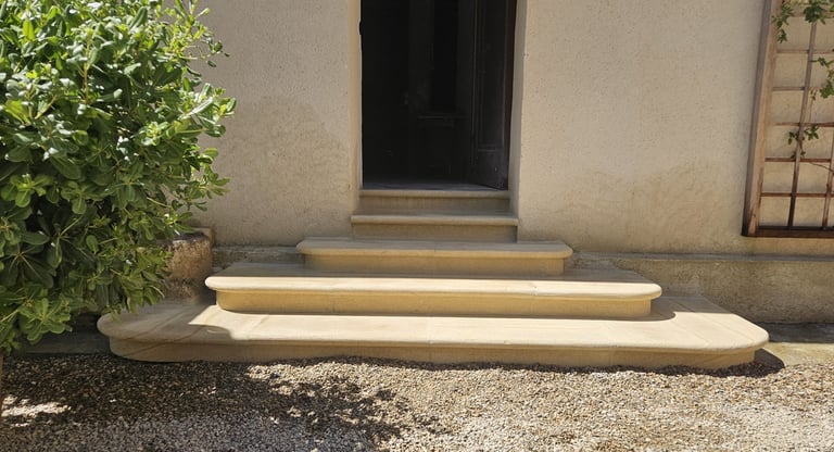Marche de palier en pierres taillées - ARNOULD MTDP - Taille de pierre - Pézenas - Hérault