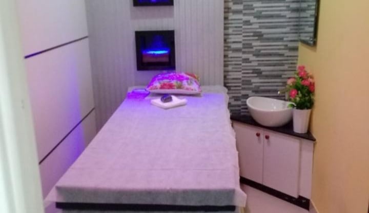 Macro Unisex spa and saloon in ECR
