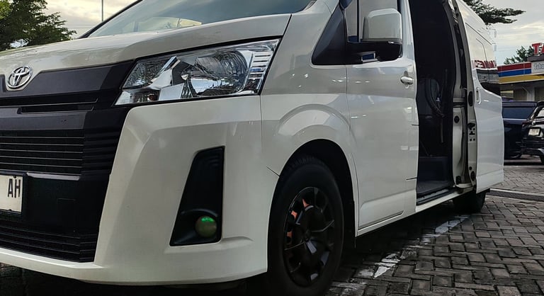 Sew-hiace-premio-luxury-surabaya