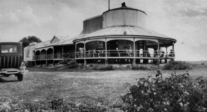 historic Whites Hill tea house on hilltop, year 1920
