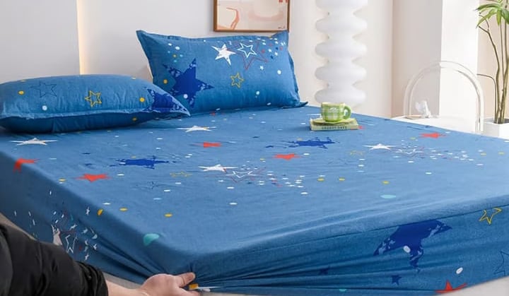 Premium cotton elastic fitted sheets in white, wholesale from Uzair Textile Pakistan