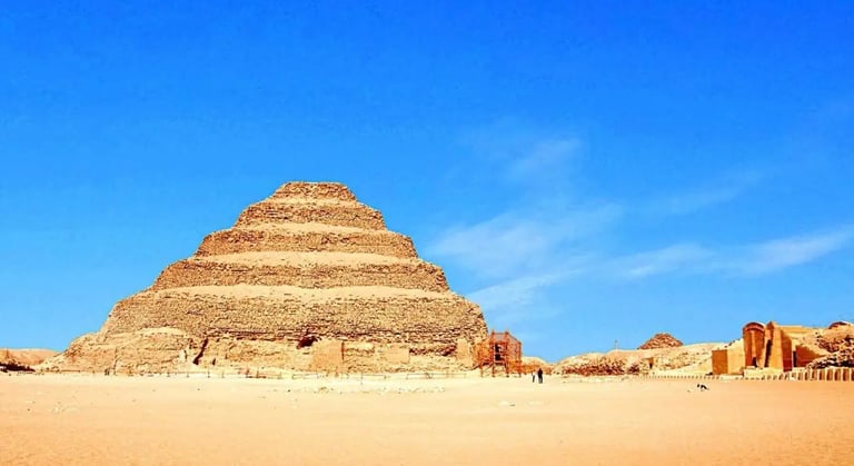La Pirámide Escalonada De Saqqara Es El Edificio De Piedra Más Antiguo De La Historia