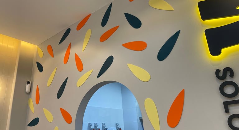 Proyecto personalizado para decoración ofreciendo una solución sin dañar la pared