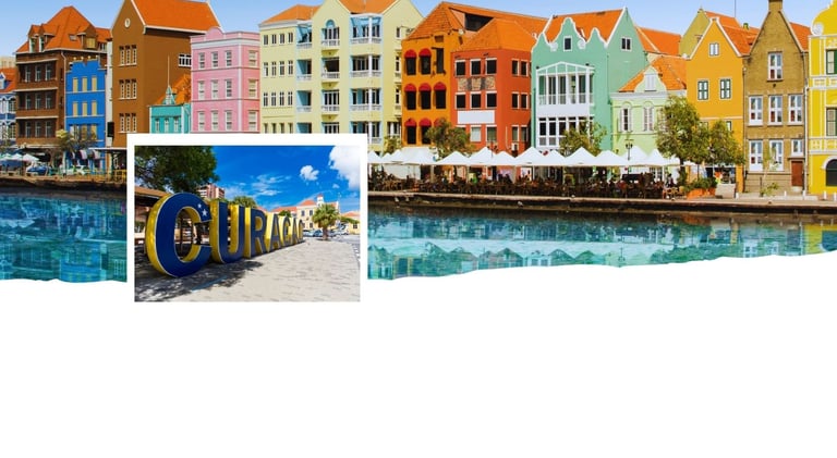 Casas coloridas em estilo colonial na orla de Kralendijk, com vista para o mar em Willwestad.