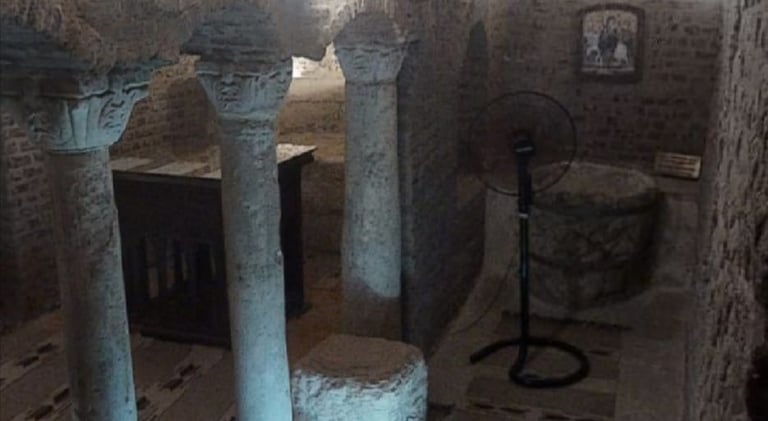 La cueva está bajo una iglesia donde se escondió la Sagrada Familia