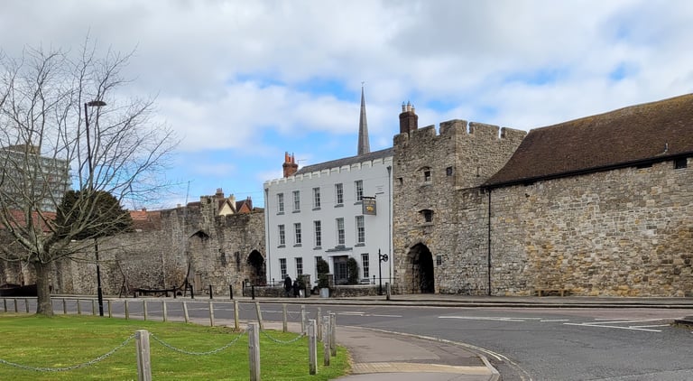 THE PIG IN THE WALL - WEST QUAY - SOUTHAMPTON