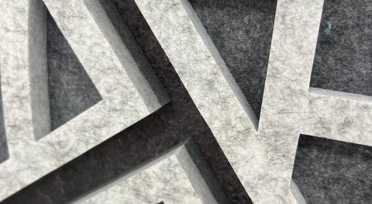 Akustiniai dekoratyviniai paneliai rėmeliuose DECOSONA su individualiai išpjaustomais raštais