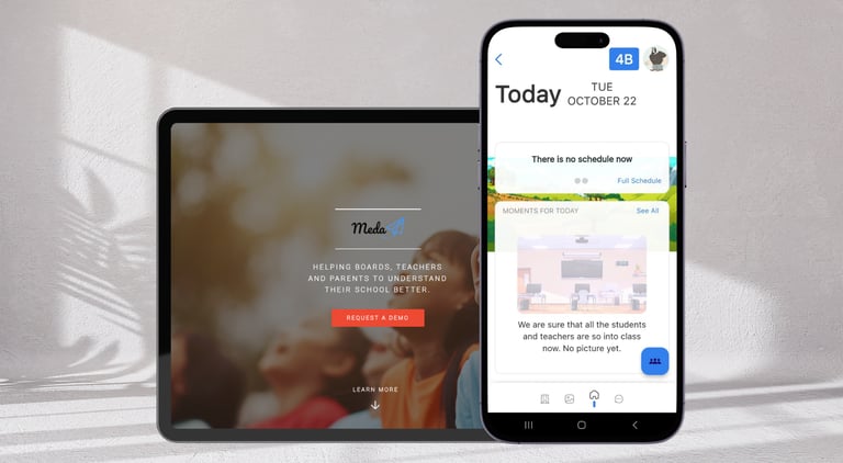 Tampilan Aplikasi Meda School ditampilkan pada tablet dan ponsel untuk manajemen komunikasi sekolah.
