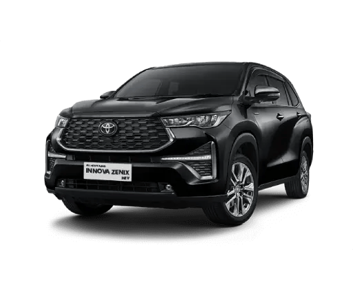 Toyota Zenix warna hitam dengan gril depan lebar menggunakan velg Aloy pandangan dari kiri depan.