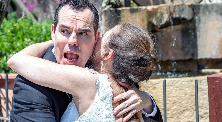 Microboda en Barcelona, momentos cercanos y naturales con pocos invitados.