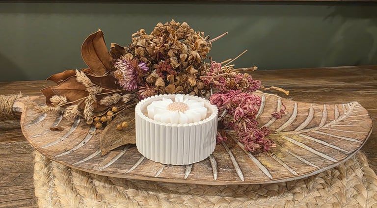 Lovely single flower, ribbed stone bowl. Contains soy wax & coconut scented.