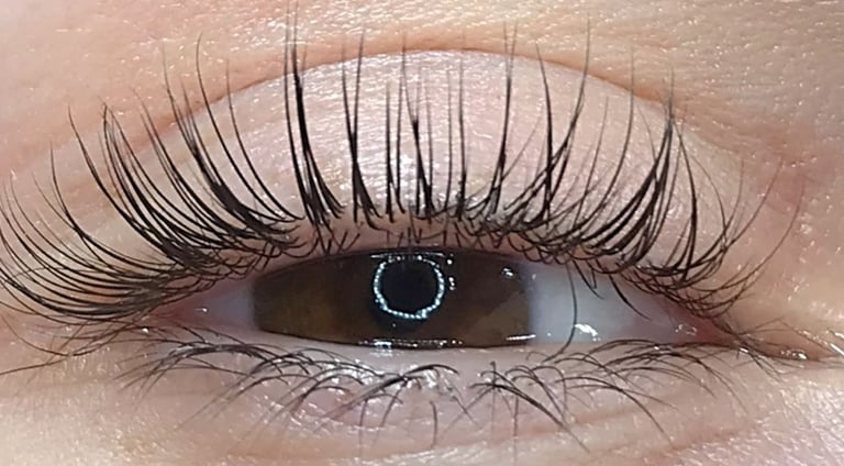 Teinture des cils a bruxelles chez medi kiss dermaclinic