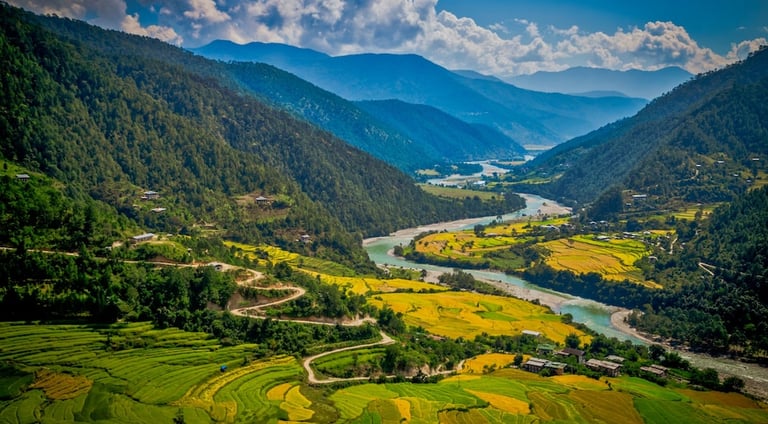 view_from_khasum_yulley_namgyal_stupa_the_nippy_flowing_mochu_river_in_punakha_during_summer