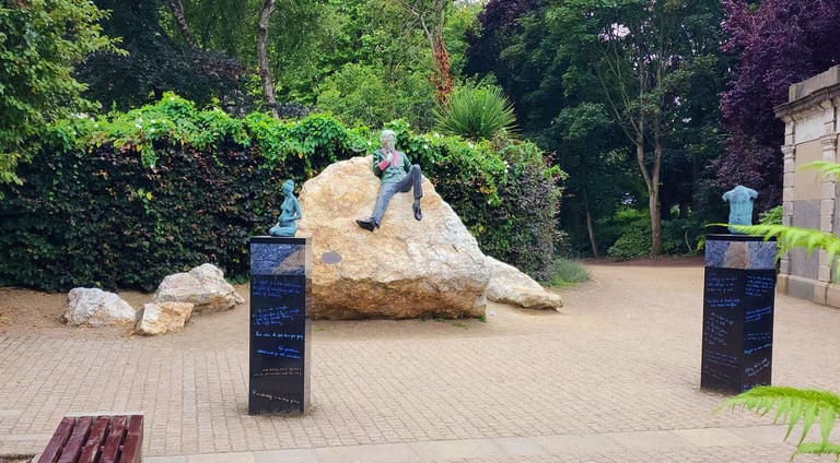 Oscar Wilde can still be seen hanging around Dublin!