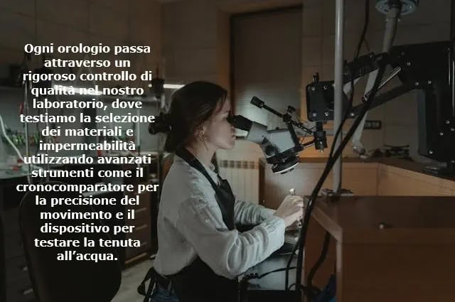 tecnico lavora tramite un microscopio elettronico per un rigoroso controllo ad un movimento di un orologio
