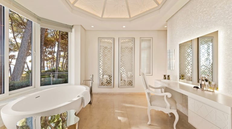 Master bathroom crowned by an elegant octagonal dome at Villa El Rincon.