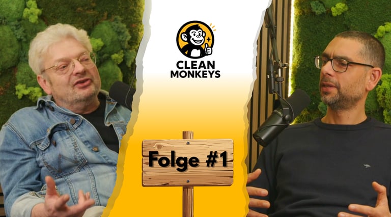 Clean Monkeys podcast hosts recording Folge #1 in a studio with microphones and moss walls.