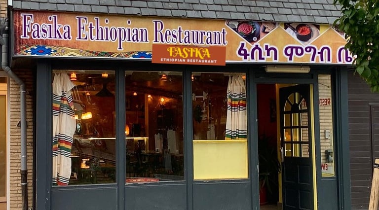 MERCI DE CLICKER ICI POUR RESERVER VOTRE TABLE